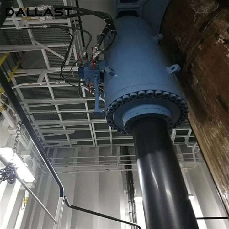 Stor hydraulisk sylinder